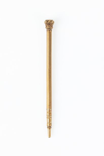 Stylet porte mine en or guilloché, XIXème....