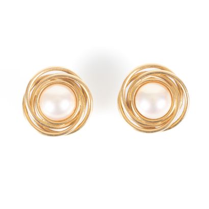 Paire de clips d'oreilles en or serties de...