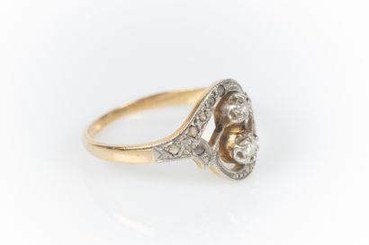 Bague toi et moi en or sertie de petits diamants....