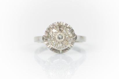 Bague en or gris sertie d'un pavage de diamants...