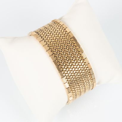 Bracelet manchette souple en or maille fantaisie...