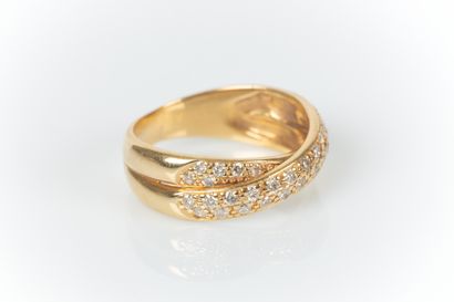 Bague en or jaune, 2 anneaux croisés sertis...