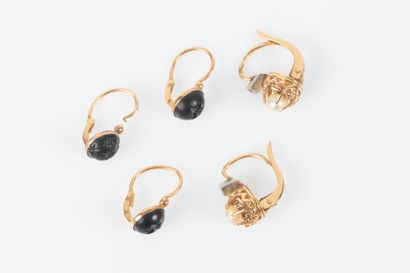 2 paires de boucles d'oreilles dormeuses...