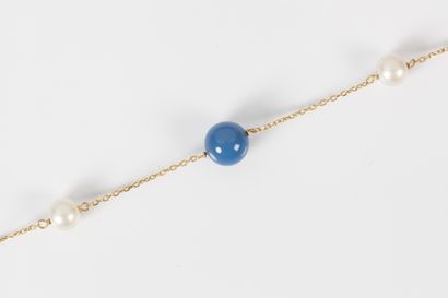 Bracelet en or orné de perles de culture...