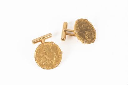 Paire de boutons de manchettes en or sertis...