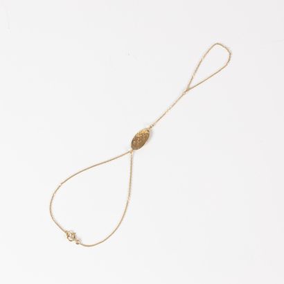 Bracelet formant bague en or, décor d'une...