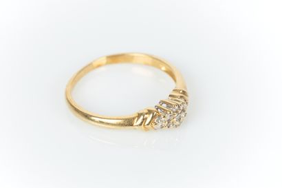 Bague or jaune sertie de diamants ronds taille...