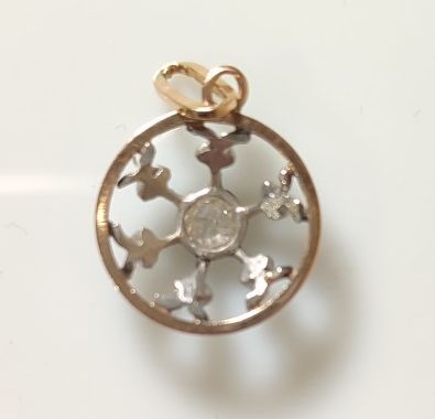 Pendentif flocon de neige en or de deux tons...