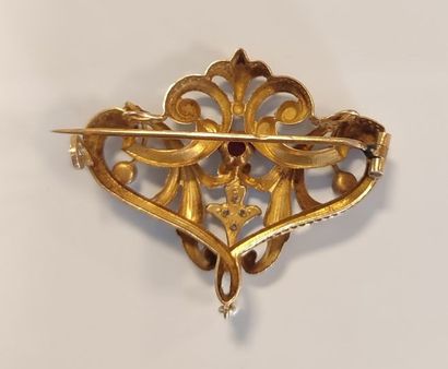 Broche-pendentif en or à motif feuillagé,...