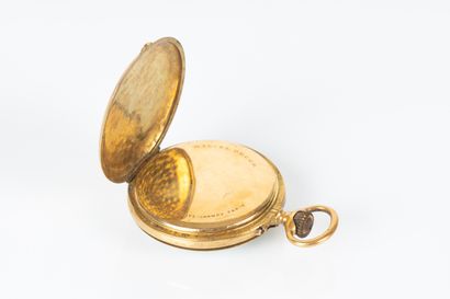 Montre de poche en or chiffré, le cache-poussière...