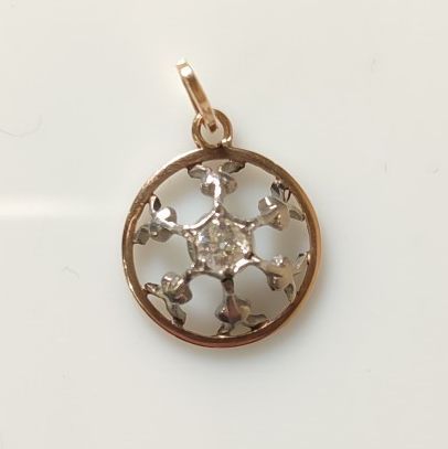 Pendentif flocon de neige en or de deux tons...