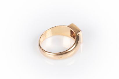 Chevalière en or et platine sertie d'un diamant...