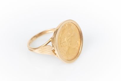 Bague en or sertie d'une monnaie en or: 10...