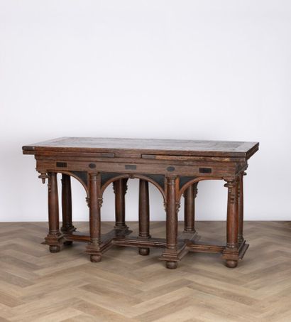 Table à rallonges à l'italienne en chêne...