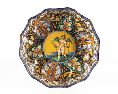 Coupe godronnée, crespina, en faïence polychrome...