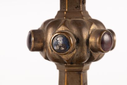 Reliquaire-monstrance en cuivre repoussé,...