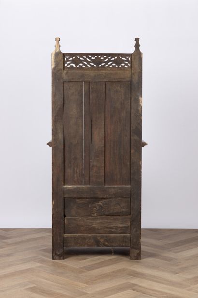 Chaire à haut dossier en chêne sculpté avec...