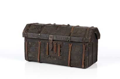 Coffret à âme en bois recouvert de cuir à...
