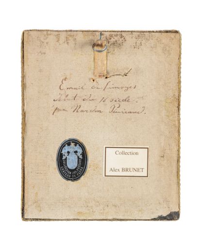 Plaque cintrée d'un baiser de Paix en émail...