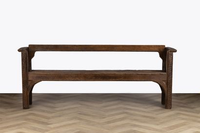 Banc tournis en chêne et noyer sculptés à...