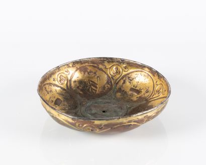 Rare coupe de mariage en cuivre repoussé...