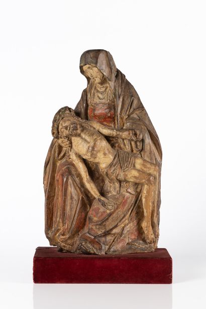 Vierge de Pitié en noyer sculpté et polychromé...