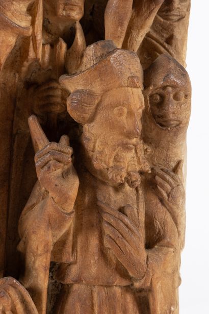 Crucifixion en albâtre sculpté en fort relief,...