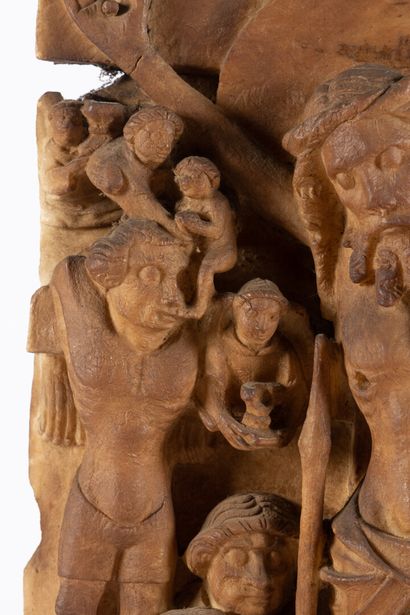 Crucifixion en albâtre sculpté en fort relief,...