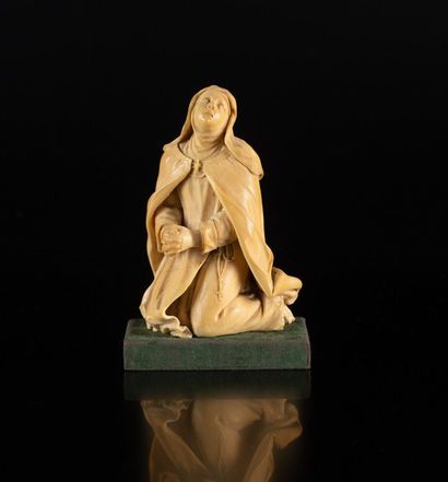 Sainte Thérèse d'Avila en ivoire sculpté...
