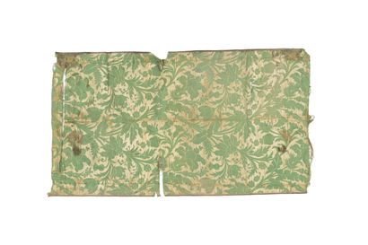 Lot composé de six fragments de tissus :
-...