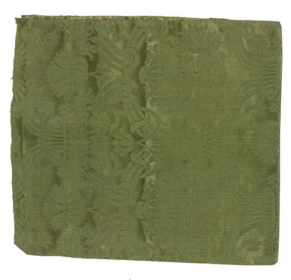 Lot composé de six fragments de velours :
-...