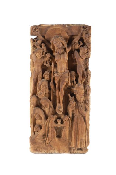 Crucifixion en albâtre sculpté en fort relief,...