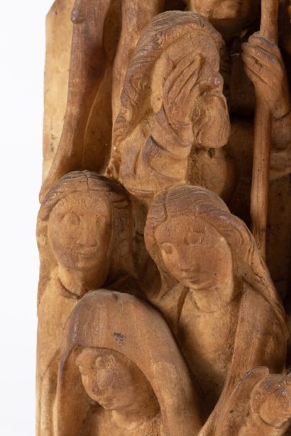 Crucifixion en albâtre sculpté en fort relief,...