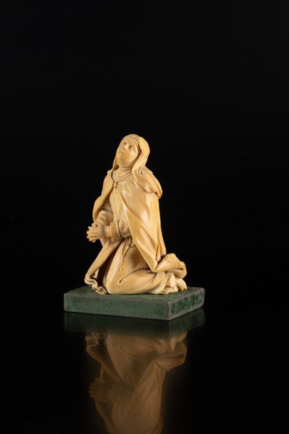 Sainte Thérèse d'Avila en ivoire sculpté...