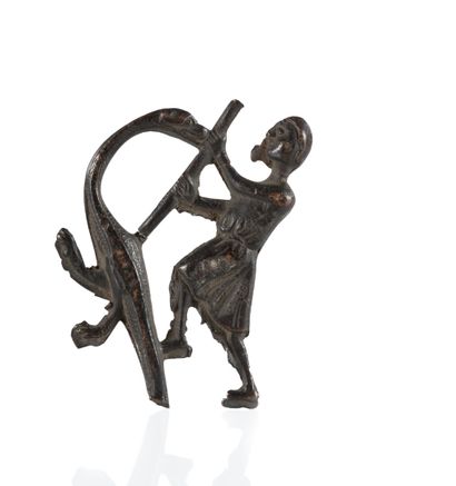 Saint Georges terrassant le dragon en ronde-bosse...