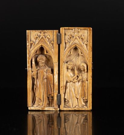 Petit diptyque en ivoire sculpté représentant...