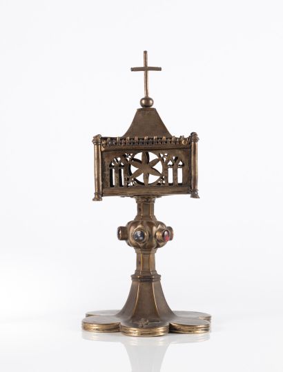 Reliquaire-monstrance en cuivre repoussé,...