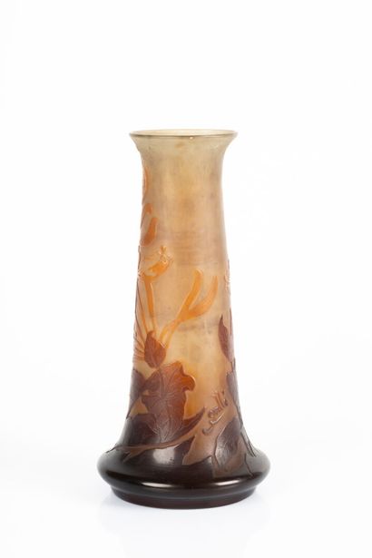 GALLE. Vase tronconique à col ouvert, décor...