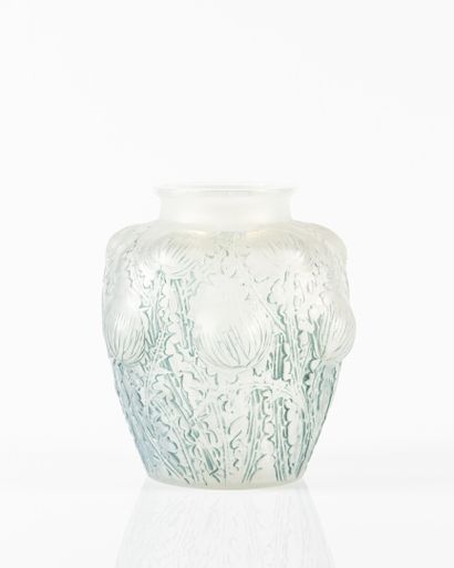 René LALIQUE (1860-1945)
Vase en verre pressé...