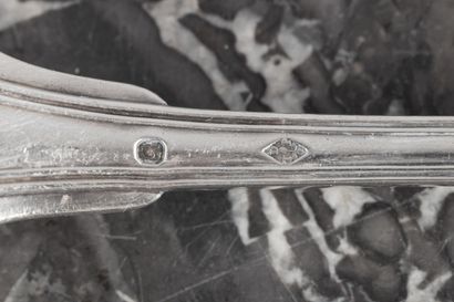 Ensemble de couverts en argent à filets:...