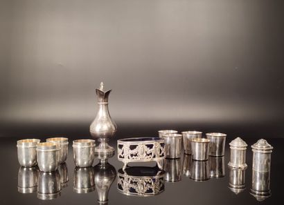 Ensemble en argent: 334 g net
- 5 gobelets...