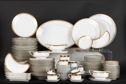 ROSENTHAL. Service de table en porcelaine...