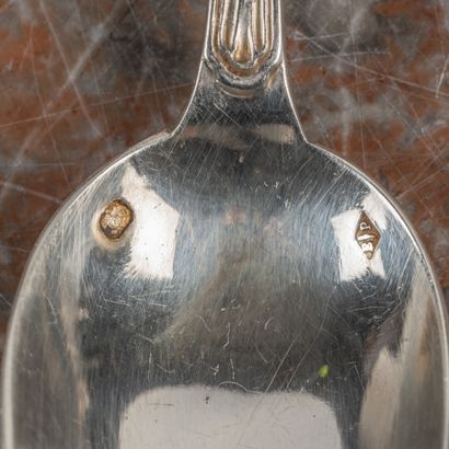 Série de 12 petites cuillers en argent, modèle...
