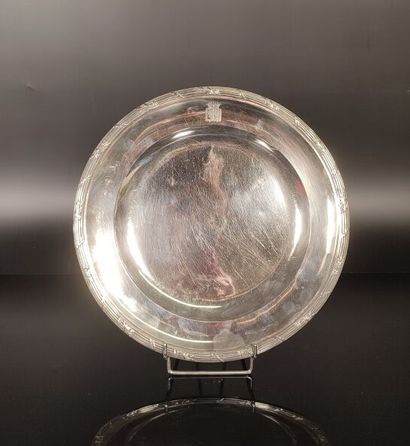 Plat rond en argent, décor de jonc rubané...