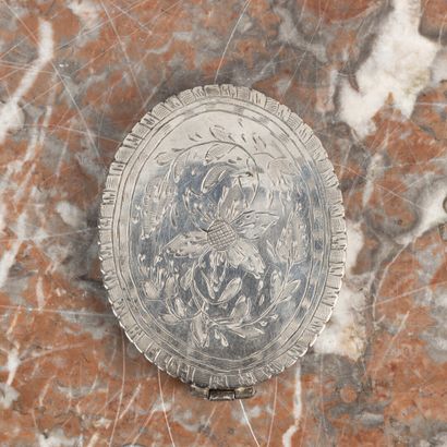 Médaillon en argent formant reliquaire, de...