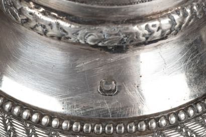 Sonnette en argent à décor de frises d'entrelacs,...