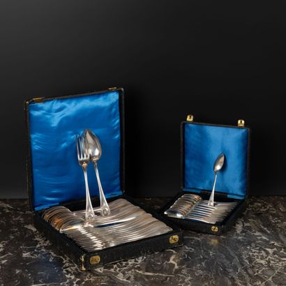 Ménagère de couverts en argent, modèle uni...