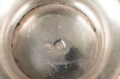 2 coupes en argent, l'une unie et l'autre...
