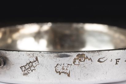 Tasse à vin en argent, le corps uni est inscrit...