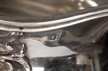 Saucière à contours et feuillages à plateau...